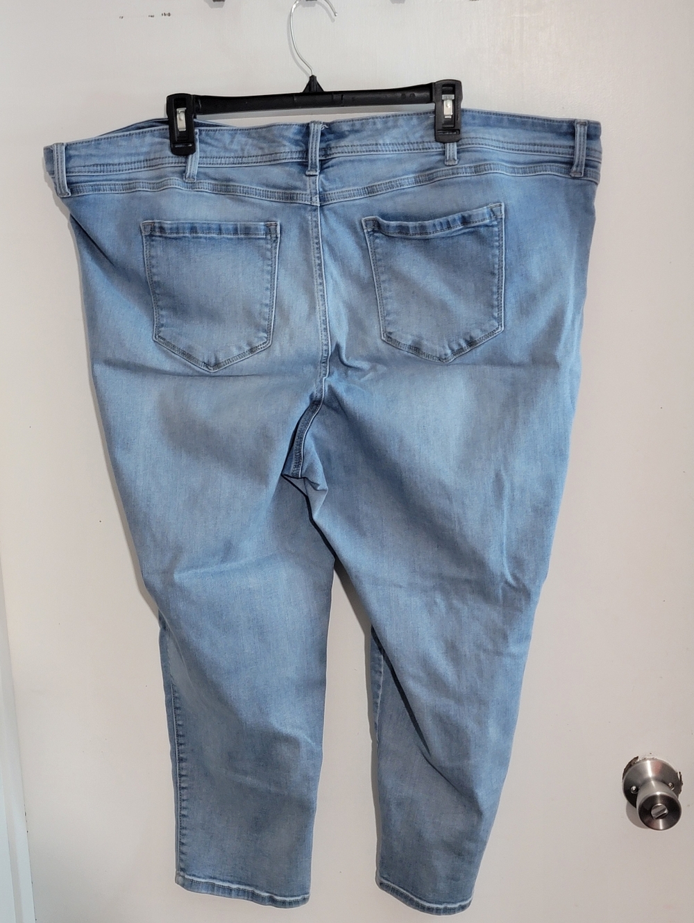 Torrid Light Blue Distressed Women’s Cropped Jeans - Picture 4 of 7